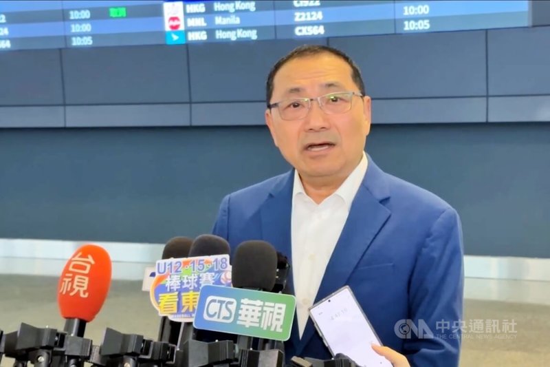 率團出訪歐洲的新北市長侯友宜9日搭機返台,接受媒體聯訪談及前台北市長柯文哲涉及的司法案件表示,相信人民眼睛雪亮。中央社記者吳睿騏桃園機場攝 114年9月9日