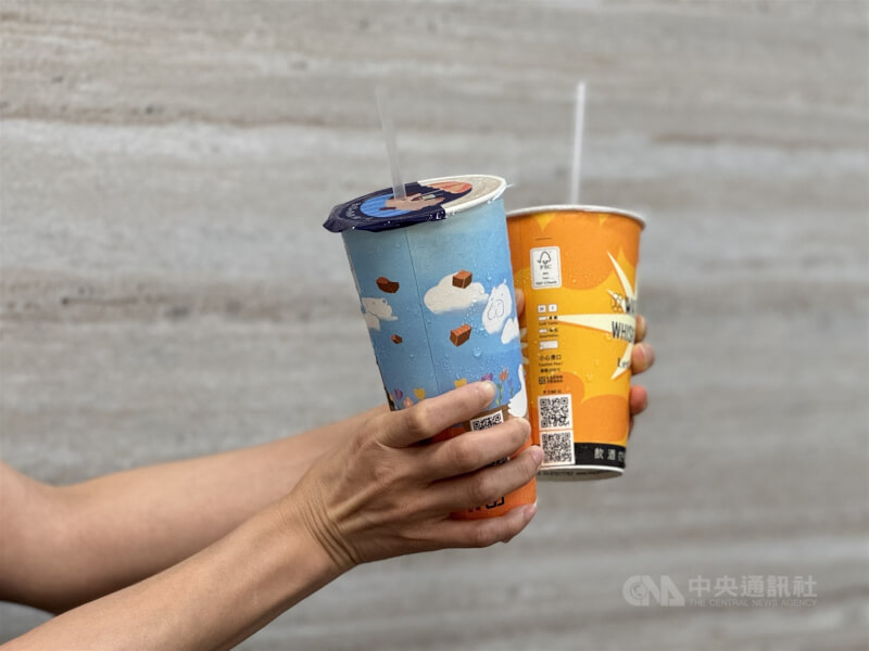 台灣雖通過包裝無糖飲品免稅規定,但滿街林立含糖手搖飲店仍藏肥胖地雷。(示意圖/中央社檔案照片)