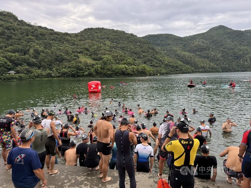 花蓮太平洋盃洄瀾鐵人三項賽原定10月11日舉辦,主辦單位透過臉書公告賽事取消,引起選手反彈。主辦單位表示,會與旅宿公會協調,爭取因賽事取消受影響選手可完整退費。圖為2024年賽事情形。中央社記者張祈攝 114年9月10日