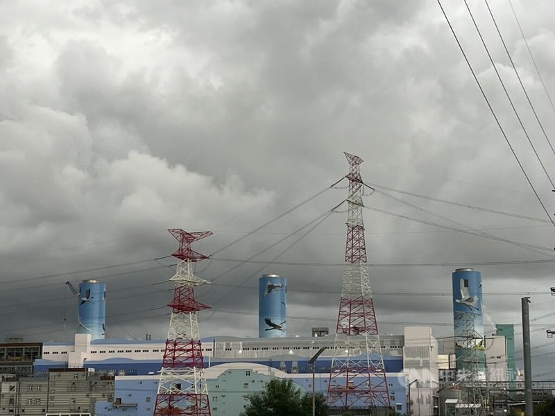 高雄興達發電廠9日晚間發生火警,事故機組為新建燃氣機組(圖),目前正在試運轉測試階段,火警後已暫停試車。中央社記者林巧璉攝 114年9月10日