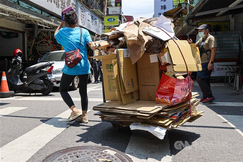 圖為資源回收個體戶。（中央社檔案照片）