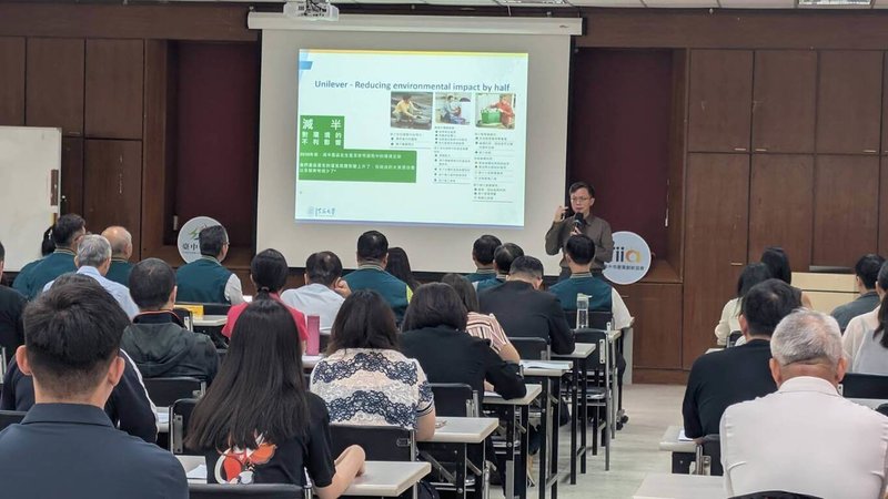 台中市政府攜手台中市產業創新協會舉辦「第7屆台中市傑出產業創新獎」，即日起到26日開放報名。台中市經濟發展局長張峯源10日表示，創新就是台中經濟的DNA。（台中市政府提供）中央社記者郝雪卿傳真  114年9月10日