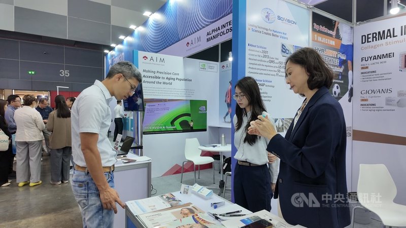 台灣業者參加亞洲醫療器材展，展現AI和數位創新轉型醫療，呈現台灣多元的醫療產業供應鏈。中央社記者李宗憲曼谷攝　114年9月10日