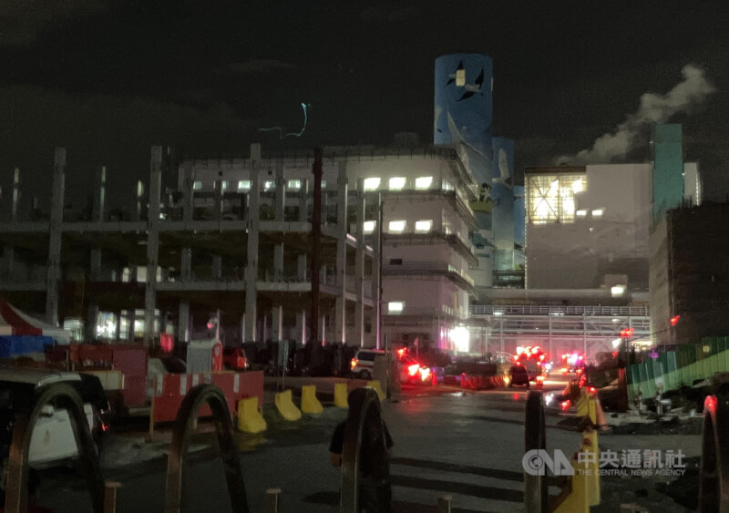 經濟部長龔明鑫10日表示,高雄興達發電廠(圖)9日晚間火警主要影響新2號機組,對供電影響很小,台電不排除今天調度備用機組。(中央社檔案照片)
