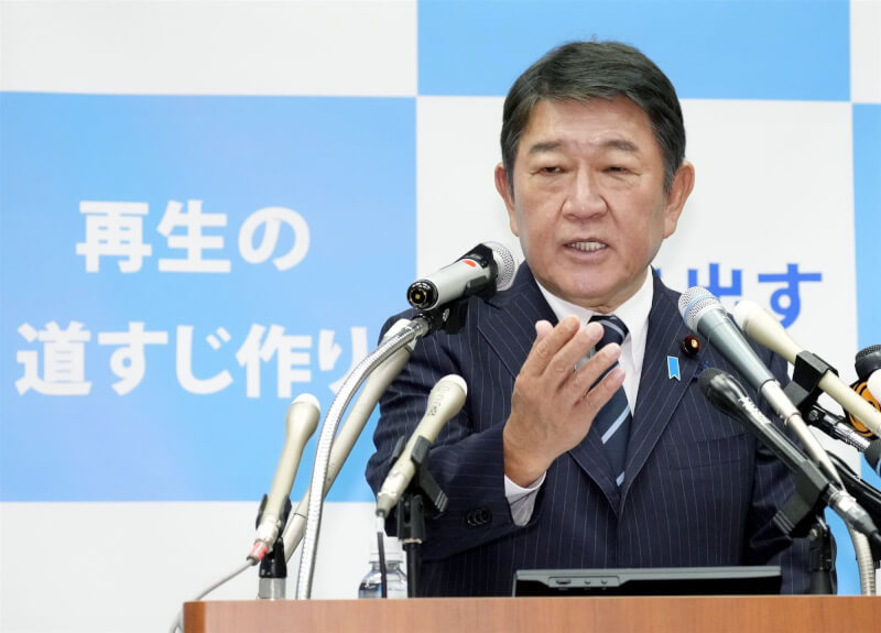 日本執政黨自民黨前幹事長茂木敏充10日下午召開記者會，宣布參選自民黨總裁。（共同社）