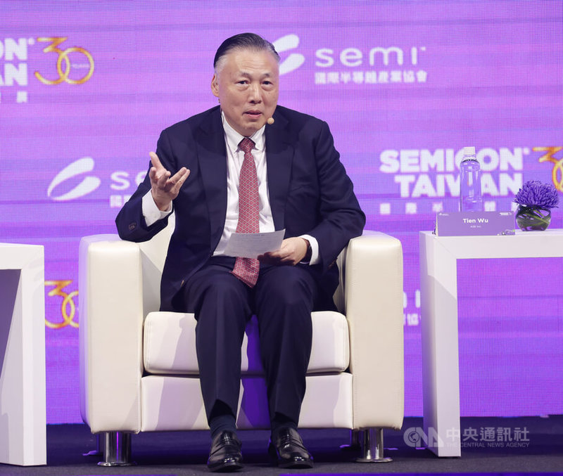 日月光執行長吳田玉(圖)10日出席SEMICON Taiwan 2025大師論壇,與台灣半導體協會理事長侯永清、英飛凌執行長漢尼貝克以及Tenstorrent執行長凱勒等人座談交流。中央社記者張新偉攝 114年9月10日