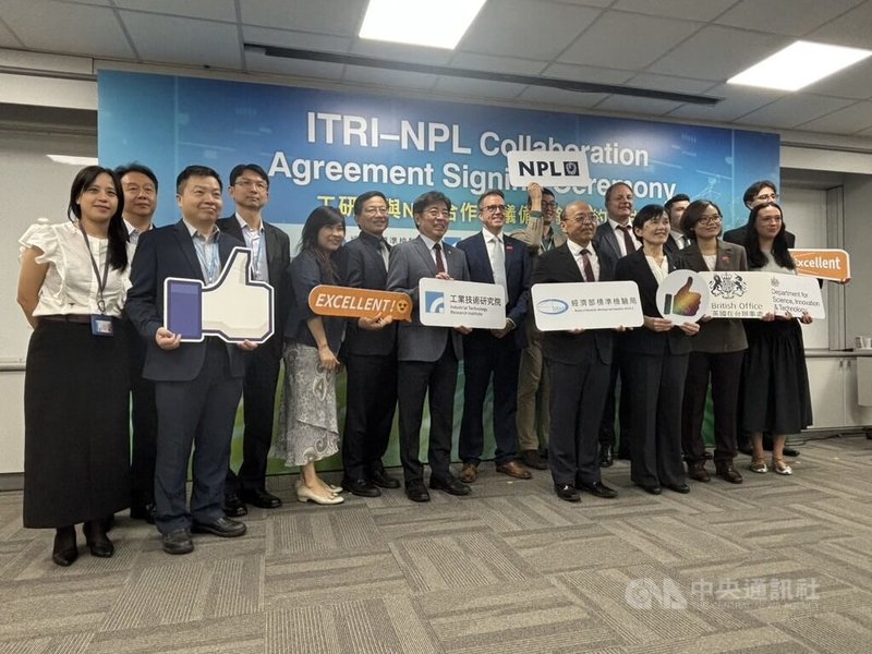 工研院11日宣布攜手台灣醫療器材工業同業公會，將率35家智慧醫療廠商進軍泰國，將台灣智慧醫療供應鏈從臨床驗證帶到市場落地，拓展國際醫療新商機。中央社記者郭宣彣攝　114年9月11日