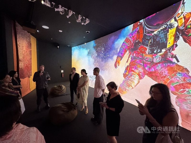 新加坡藝術科學博物館展出科幻未來風格的展覽,盼吸引遊客駐足。中央社記者吳昇鴻新加坡攝 114年9月11日