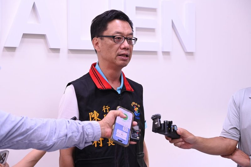 花蓮太平洋盃洄瀾鐵人三項賽事因未取得路權,臨時宣布取消。花蓮縣府行研處長陳建村(圖)11日表示,賽事並非縣府承辦,縣府已立即註銷補助廠商經費,要求廠商全額退費,選手若因賽事取消訂房無法全額退費,也會要求廠商協助爭取。(花蓮縣政府提供)中央社記者張祈傳真 114年9月11日