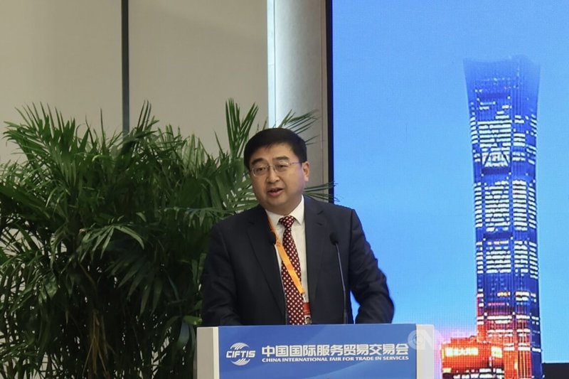 2025年中國國際服務貿易交易會(服貿會)於10日至14日在北京首鋼園區舉辦,今天舉辦第3屆兩岸服務貿易推進會。圖為北京市台灣事務辦公室主任霍光峰發表談話。中央社記者謝怡璇北京攝 114年9月11日