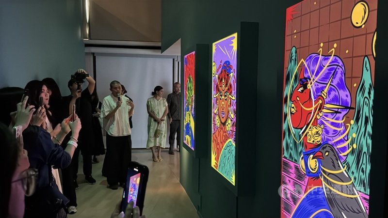 抓緊年底觀光旅遊潮,新加坡知名景點紛紛推出節日活動與展覽,藝術科學博物館則展出科幻未來風格的展覽,讓遊客沉浸藝術創作之中。中央社記者吳昇鴻新加坡攝 114年9月11日