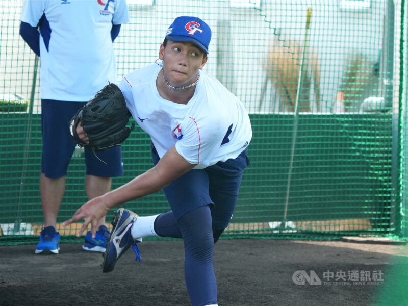 U18世界盃棒球賽台灣隊超級循環賽首戰11日登場，面對韓國隊，台灣將派出左投劉任右（圖）先發。中央社記者徐肇昌攝  114年9月10日