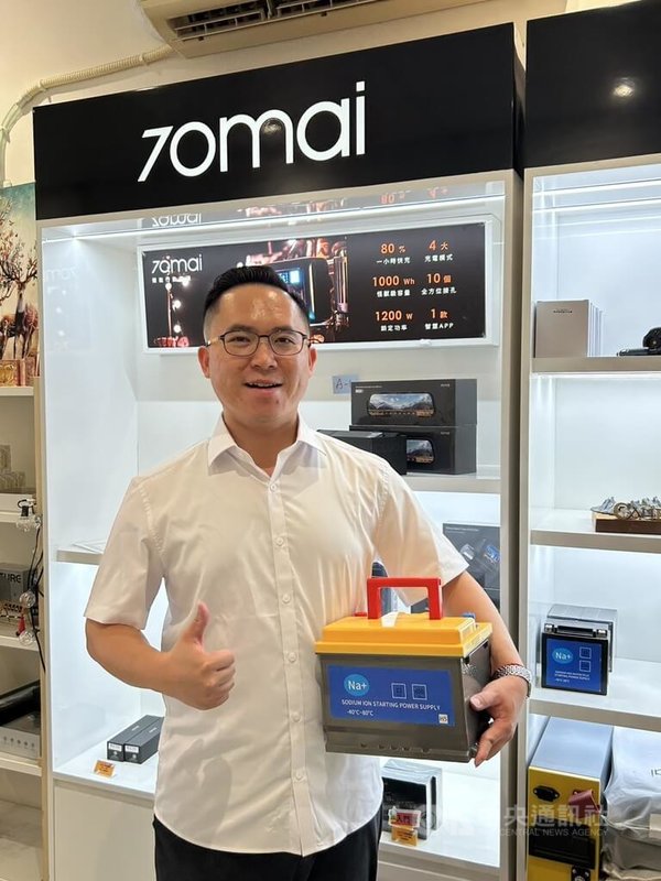 天傑科技總經理鄭如宏表示,他們的1500W移動式儲能電源,在嘖嘖募資平台上架一個月,就創下銷售3900萬元佳績。中央社記者林孟汝攝 114年9月11日
