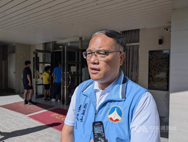 媒體報導,金門體育會舉辦「金門鐵人三項挑戰賽」等賽事有向金門縣府申請補助,但涉嫌違反「公職人員利益衝突迴避法」事先補助公告規定,已發函金門縣政府請求註銷相關賽事。金門縣副縣長李文良(圖)12日受訪表示,全力配合監察院調查。中央社記者吳玟嶸攝 114年9月12日