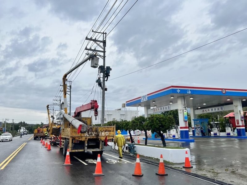 屏東縣近年推動桿線地下化，其中滿州通往恆春主要道路縣道200線，2024年完工後颱風未再傳停電災情。（屏東縣政府工務處提供）中央社記者黃郁菁傳真　114年9月12日