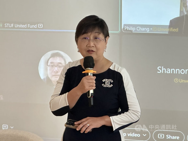 僑委會委員長徐佳青近期訪問多國僑社，11日與世台聯合基金會人員交流NGO工作經驗。中央社記者廖漢原紐約攝　114年9月12日