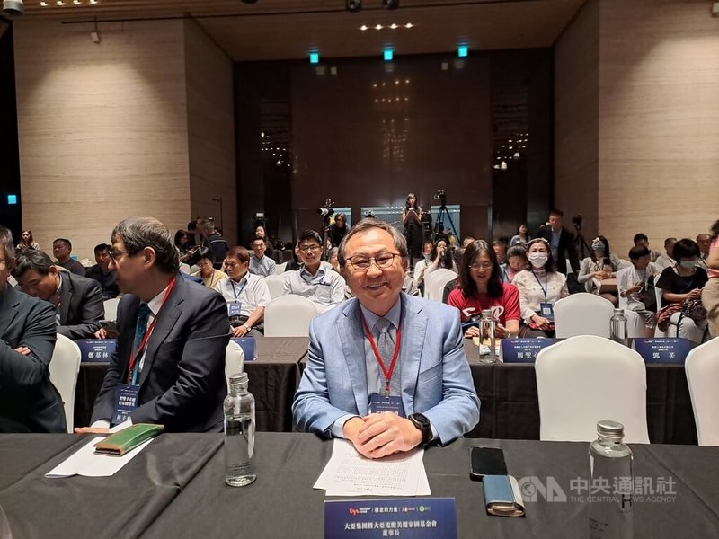 大亞電纜美麗家園基金會12日舉辦「2025鳳凰花論壇」，大亞集團董事長沈尚弘（圖）表示，「把雙手弄髒，把家園變美」，要用雙手改善家園。中央社記者潘智義攝　114年9月12日