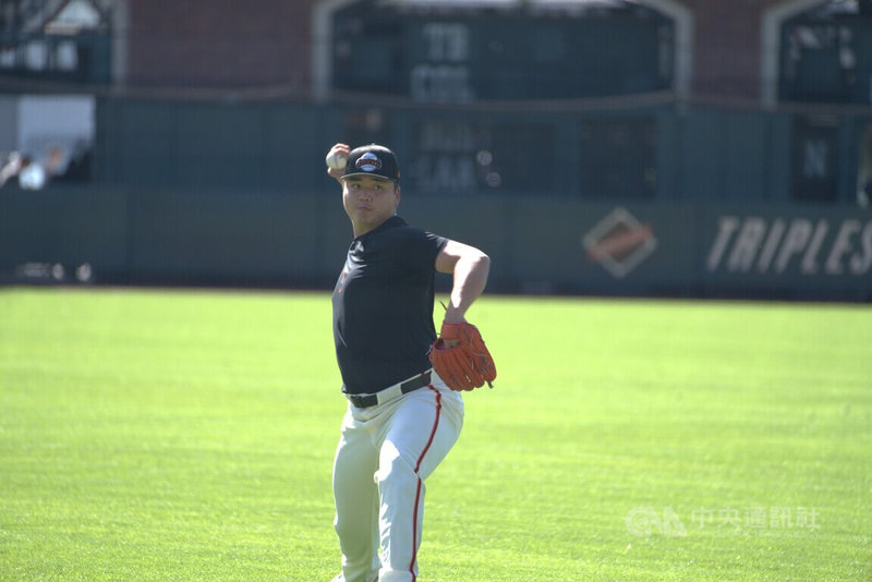 MLB巨人將展開對道奇系列賽,鄧愷威表示球隊在不同系列賽都會有彈性安排,他的角色也會依照比賽需要做出調整,不管是先發還是牛棚,幫助球隊就是他的任務。圖攝於2024年4月。中央社記者張欣瑜舊金山攝 114年9月12日