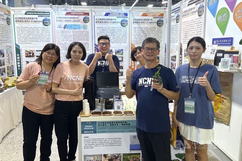 2025大學社會責任實踐博覽會(2025 USR EXPO)12日在台北花博公園登場,暨南大學結合當地的咖啡產業、餐飲,打造有在地特色並兼具國際視野的創新場域。中央社記者陳至中台北攝 114年9月12日