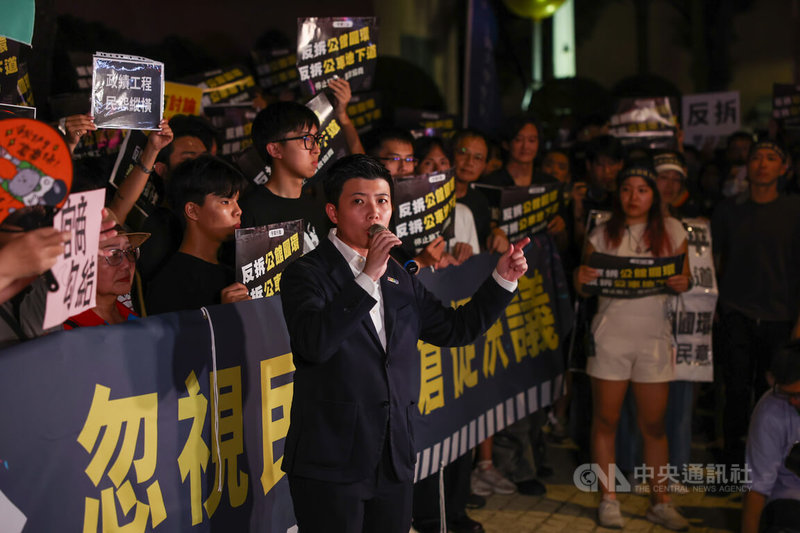 社民黨台北市議員苗博雅(前)也到場助講聲援。中央社記者王騰毅攝 114年9月12日