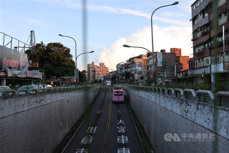 圖為台北市羅斯福路、基隆路口公車地下道。（中央社檔案照片）
