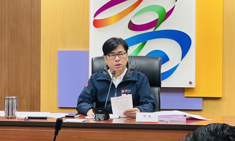 針對美濃區農地遭不法盜採土石及回填廢棄物，高雄市長陳其邁（圖）12日在市政會議嚴正指出，市府面對問題絕不迴避，將扛起責任、全力以赴，徹底掃蕩犯罪行為，將歹徒繩之以法。（高雄市新聞局提供）中央社記者林巧璉傳真　114年9月12日