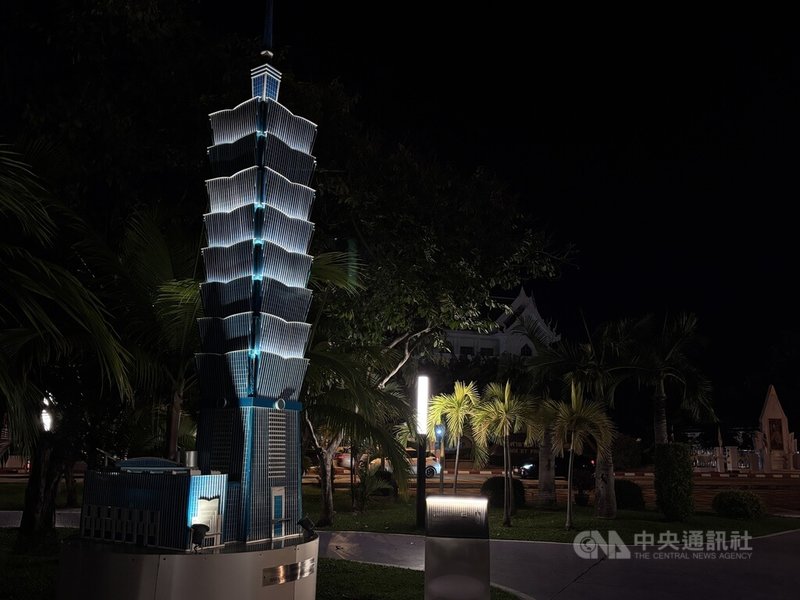 位於泰國東北部的黎逸府力推觀光軟實力,且處處暗藏台灣意象,黎逸府(Roi Et)不只名字意義是101,黎逸塔(Roi Et Tower)外圍步道也有台北101模型。中央社記者楊堯茹攝 114年9月13日