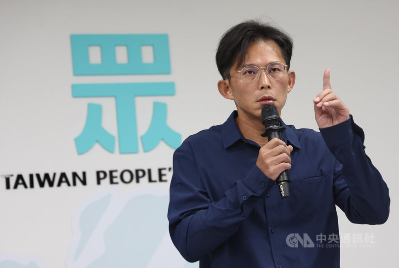 民眾黨主席黃國昌（圖）13日在黨部3樓會議室接受媒體聯訪，回應媒體詢問民眾黨前主席柯文哲交保遭高院發回更裁等議題。中央社記者張新偉攝　114年9月13日