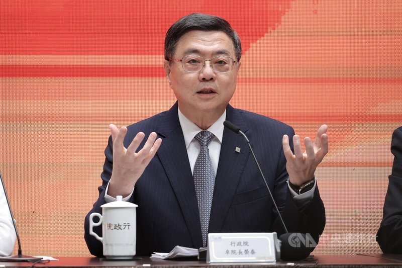 行政院長卓榮泰（圖）13日邀地方共商財劃法爭議、事權分配、公式錯誤以及城鄉差距拉大等議題，下午卓榮泰在會後說明記者會指出，今天座談主題嚴肅，但是每位首長有發言、合理討論。中央社記者翁睿坤攝  114年9月13日