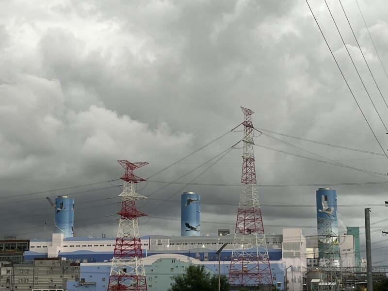 高雄興達發電廠9日晚間發生火警,事故機組為新建燃氣機組(圖)。(中央社檔案照片)