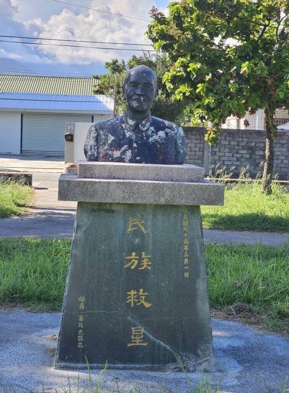 台東市建農里內2座蔣中正銅像，因位於國產署管理國有地內，將於15日拆除，里長林金寶表示，歷史還是會有記載；國產署表示，拆除後將銷毀。（林金寶提供）中央社記者盧太城台東傳真　114年9月13日