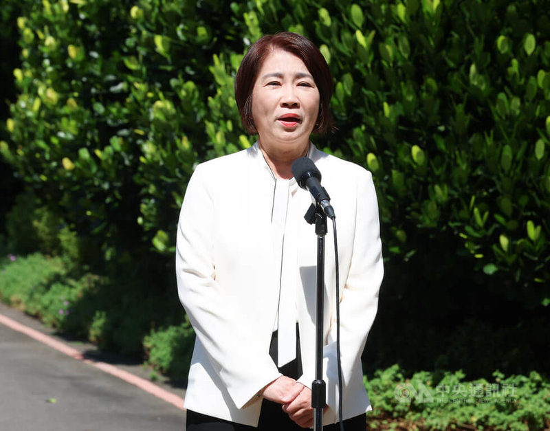 新版財劃法分配爭議未歇,行政院長卓榮泰13日分2批邀請地方政府共商財劃法議題,屏東縣長周春米(圖)出席,會前發表談話。中央社記者謝佳璋攝 114年9月13日