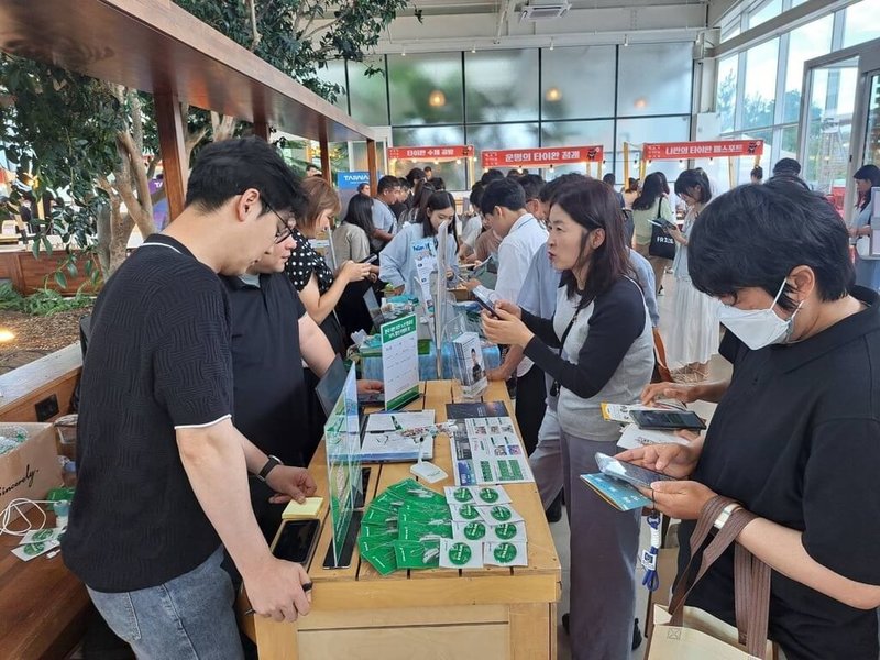 交通部觀光署13日在大邱舉行觀光Roadshow,吸引民眾擠爆現場,和業者互動熱絡。(觀光署提供)中央社記者廖禹揚首爾傳真 114年9月14日