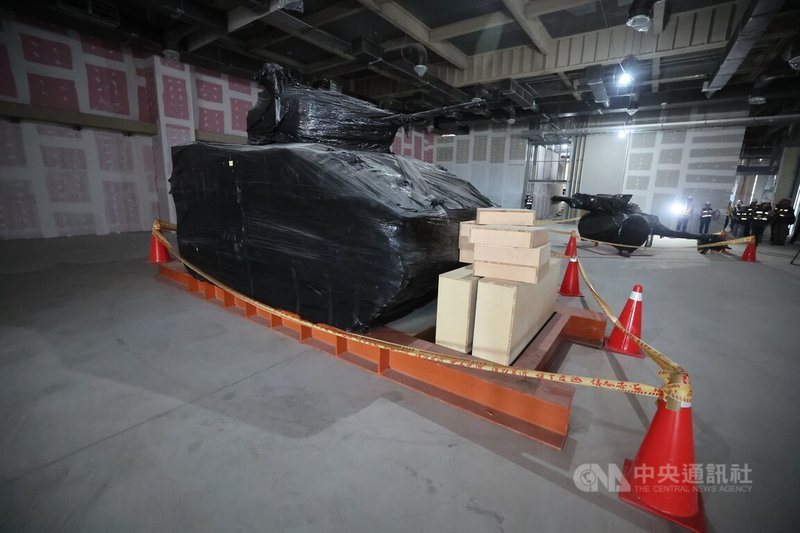 國防部為典藏展示國軍衛國歷史，以及重要裝備文物，助益全民國防教育，配合政府政策籌建軍事主題之綜合型博物館「國家軍事博物館」，目前工程進度已達72%，預於2026年完工，圖為建築內封存等待展出的金門之熊M3坦克。中央社記者王飛華攝　114年9月14日