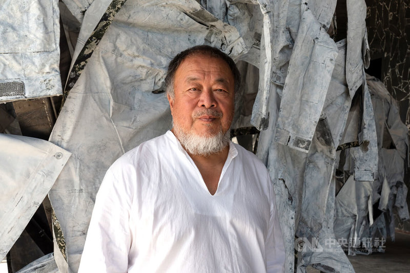 中國異議藝術家艾未未接受中央社訪問表示,在戰爭中思考藝術的功能並不容易。但即使處於戰火中,人仍需要過有尊嚴的生活,包括接觸文化與藝術。中央社記者陳彥婷基輔攝 114年9月14日
