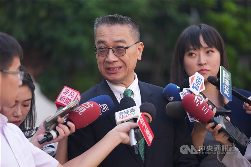 民眾黨主席黃國昌指前主席柯文哲獲交保,質疑府院黨高層密會討論此事;民進黨秘書長徐國勇說,這種無病呻吟、有病不醫的壞習慣,黃國昌要改過來。(中央社檔案照片)