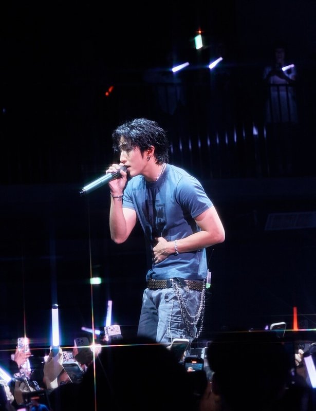 歌手婁峻碩(圖)13日在台中開唱,準備26首歌,包括Airplane、Neverland、Colorful等歌曲,並與歌迷零距離互動。(伊弗龐金有限公司提供)中央社記者王心妤傳真 114年9月14日