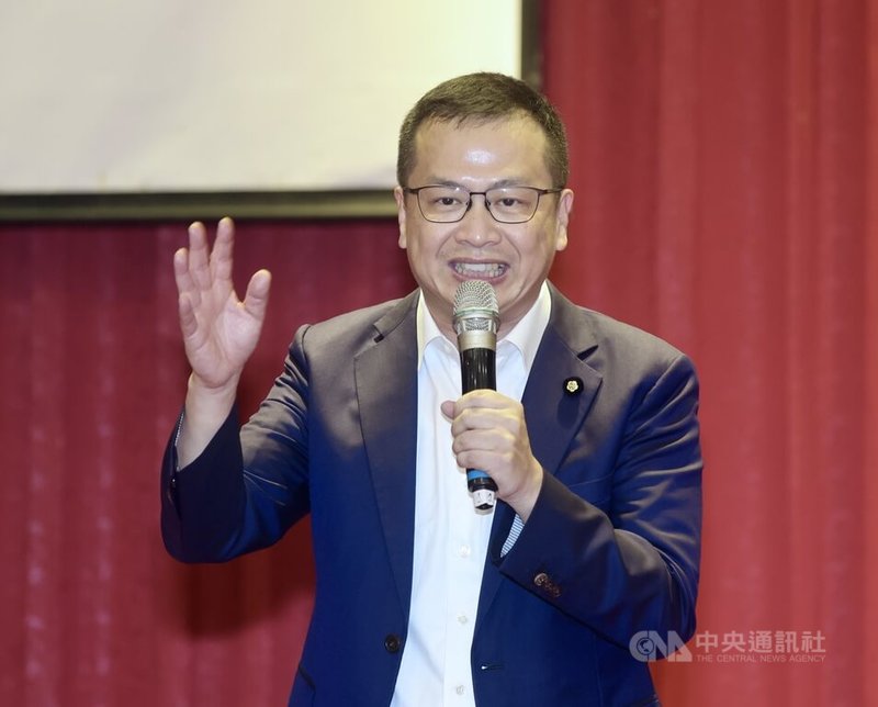 中華民國復興崗校友會會員代表大會暨秋節聯誼餐會14日在台北舉行,國民黨立委羅智強(圖)出席致詞,尋求黨員校友支持。中央社記者張皓安攝 114年9月14日