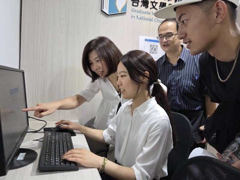 中正大學台灣文學與創意應用研究所研發出一款創新的「宮台羽」台日語AI學伴,日前助日本外籍生跨越語言門檻學台語。(中正大學提供)中央社記者蔡智明傳真 114年9月15日