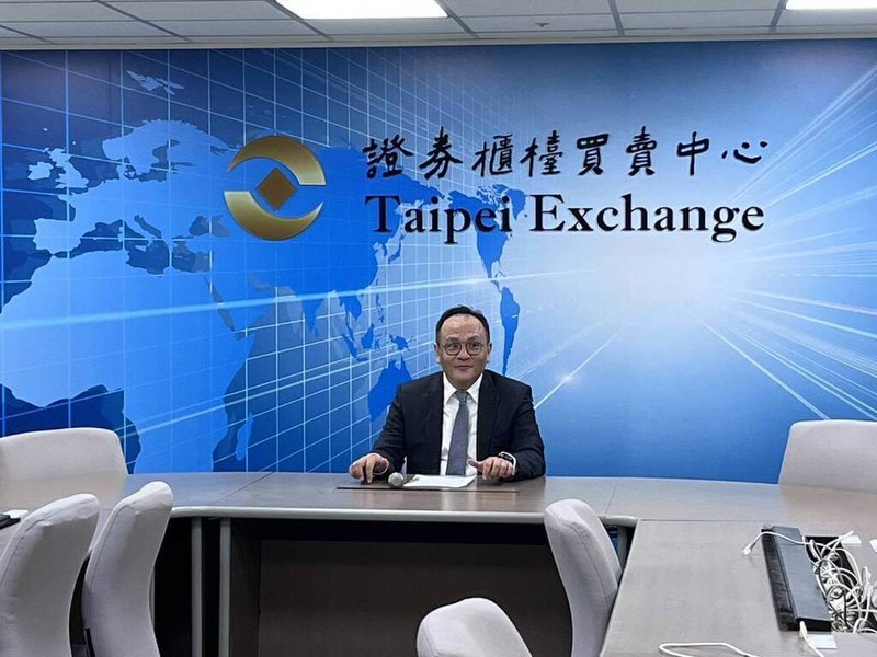 健喬信元財務長黃立宇15日在櫃買中心召開重訊記者會表示,董事會決議通過,因應擴大製藥事業營運布局,擬透過公開收購方式,以每股現金24元取得健亞15%至30%股權。(健喬信元提供)中央社記者何秀玲傳真 114年9月15日