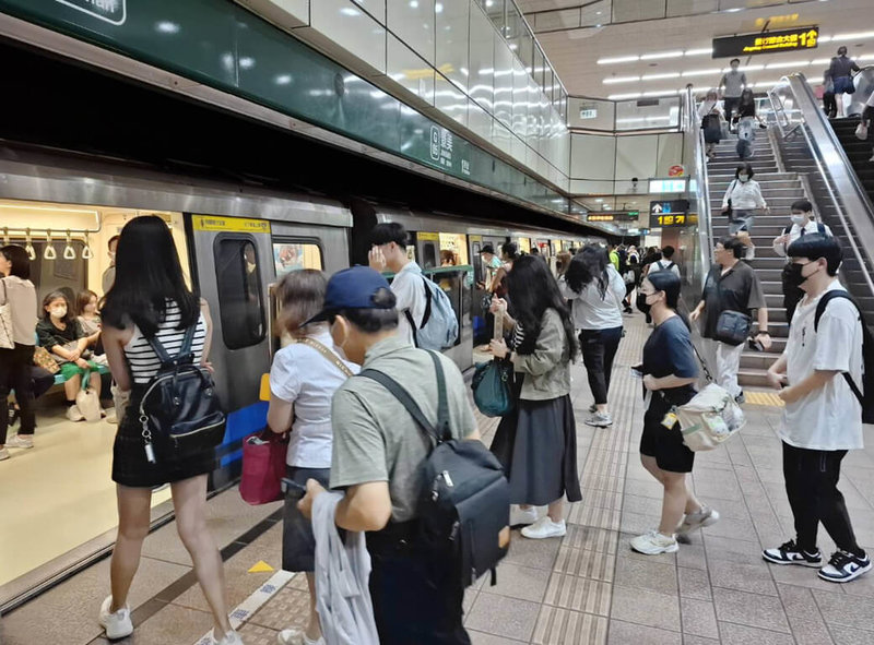 台北市公館圓環拆除及地下道填平工程13日動工,台北捷運公司以回饋鼓勵搭乘,盼緩解交通衝擊。(台北捷運公司提供)中央社記者楊淑閔傳真 114年9月15日