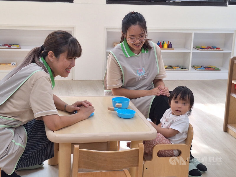 全家16日宣布,將在台北市全家總部大樓啟用「全家托嬰中心」,提供0至2歲嬰幼兒收托服務,將於22日起收托,核定收托人數為52人。中央社記者何秀玲攝 114年9月16日