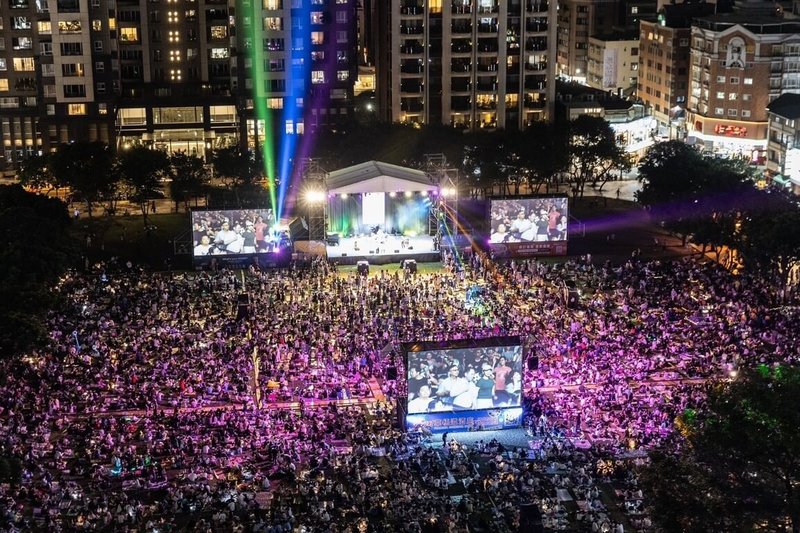 2025台中爵士音樂節將於10月17日起在市民廣場舉行，邀請中西爵士大樂團演出爵士經典曲目，圖為往年演出盛況，吸引眾多樂迷到場同歡。（台中市政府提供）中央社記者郝雪卿傳真  114年9月16日