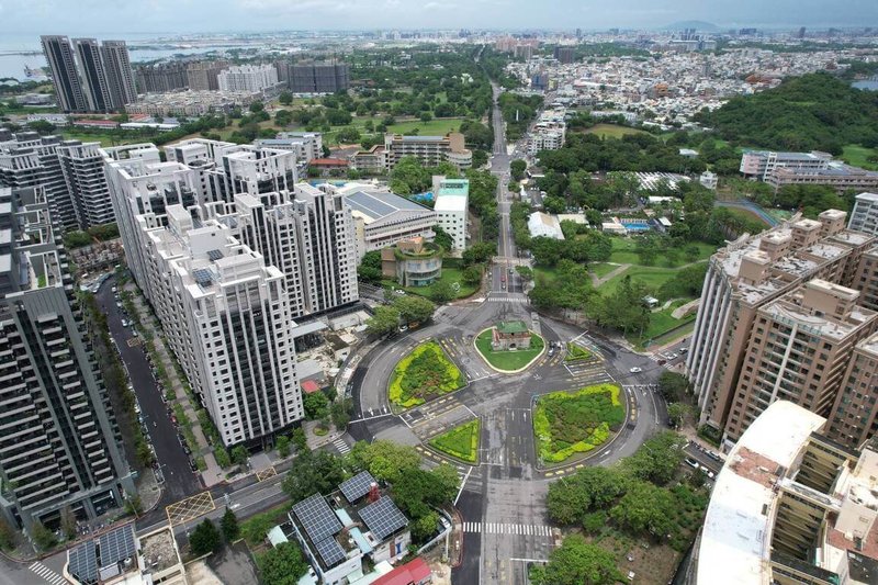 高雄市交通局16日表示，左營區南門圓環將配合新台17線開闢整體計畫改為正交路口，以因應新台17線車流，維持整體交通服務水準，預計10月開工，民國115年底通車。（高雄市工務局提供）中央社記者蔡孟妤傳真  114年9月16日