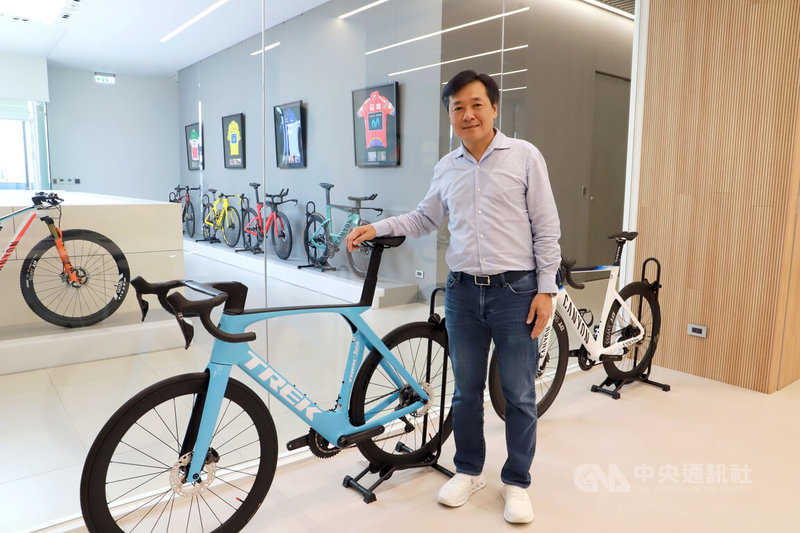 位於台中市的永湖集團專注生產碳纖維複合材料產品，5年前打造智慧化工廠，集團執行長廖元宏表示，希望持續強化碳足跡追蹤分析能力，帶動產業朝綠色智慧製造發展。中央社記者蘇木春攝　114年9月16日