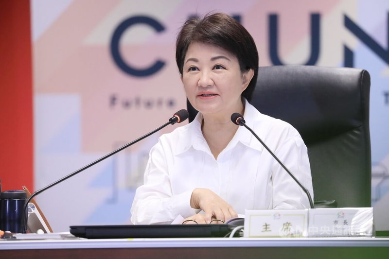 教師節即將到來，台中市長盧秀燕16日在市政會議中宣布，114年敬師禮券加碼從原本的600元提高至1000元，且擴大發放對象。中央社記者郝雪卿攝  114年9月16日