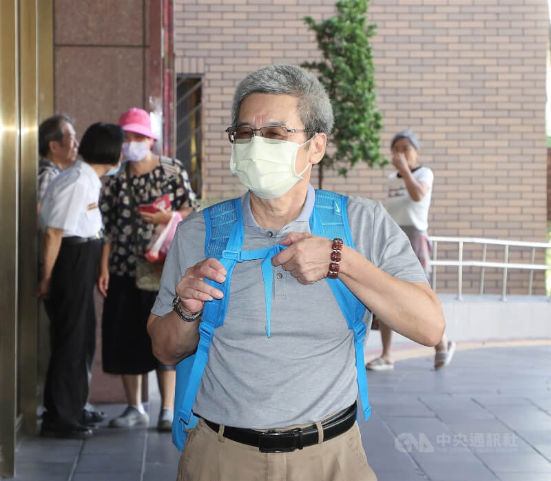 台北地方法院審理京華城及柯文哲政治獻金案，16日以證人身分傳喚前柯文哲競總財務長李文宗（前）出庭。中央社記者郭日曉攝　114年9月16日