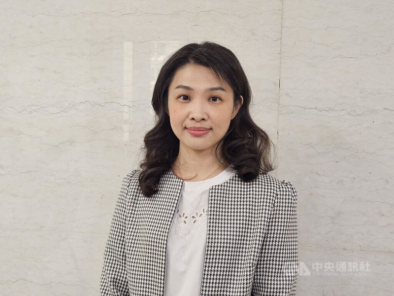 國健署長沈靜芬(圖)表示,目前通過審查加熱菸產品,共有2家廠商、14個品項,包含加熱器等組合元件。廠商都回應這些品項在國外並未販售,因此仍禁止從國外攜帶回台灣。 中央社記者陳婕翎攝 114年9月17日