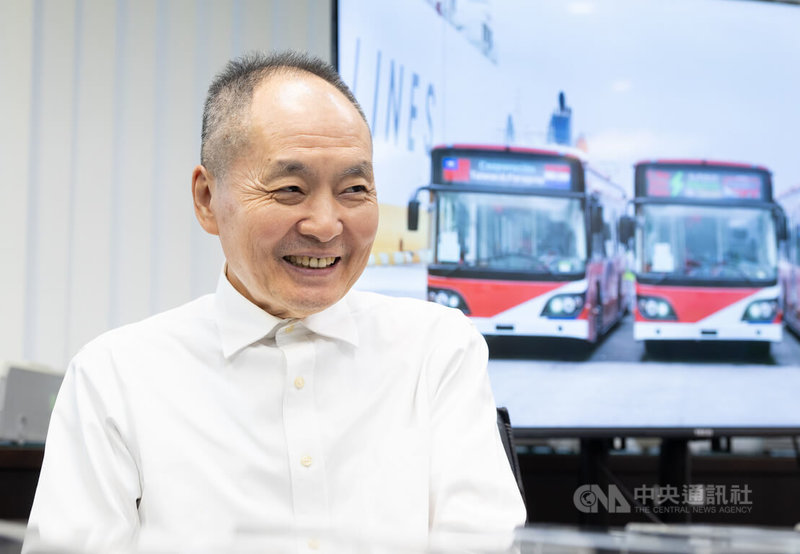 成運董事長吳定發(圖)說,2022年起成運不再生產柴油巴士,終結24年的柴油巴士產線,今年成運屏東廠每年已可生產1000輛電動巴士,搭配零配件產線,因應台灣電巴市場需求。中央社記者謝佳璋攝 114年9月17日