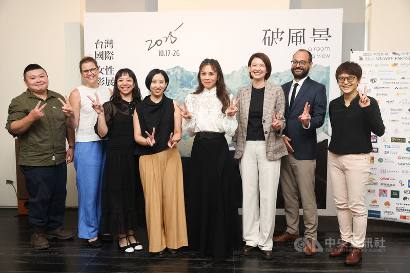 2025第32屆台灣國際女性影展10月將登場,藝人蔡健雅(右4)擔任影展大使,17日下午出席售票開跑記者會。中央社記者吳家昇攝 114年9月17日